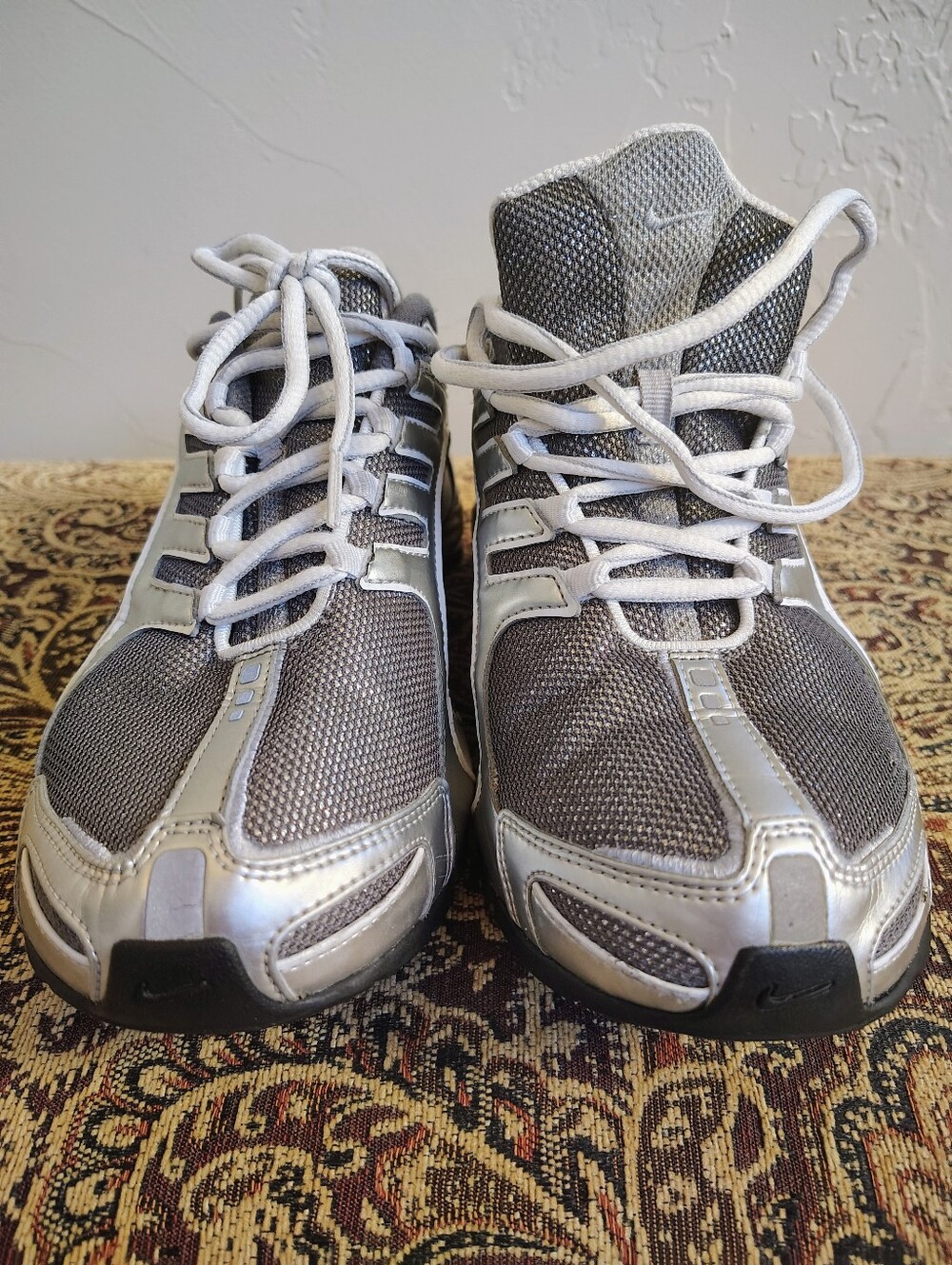 Vintage Nike Women's Navina Athletic Sneakers Silver Lace-Up Rubber Sole